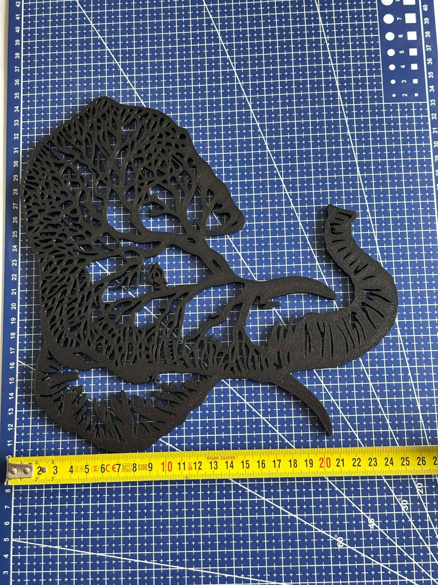 Décoration murale tête éléphant droit imprimée en 3D