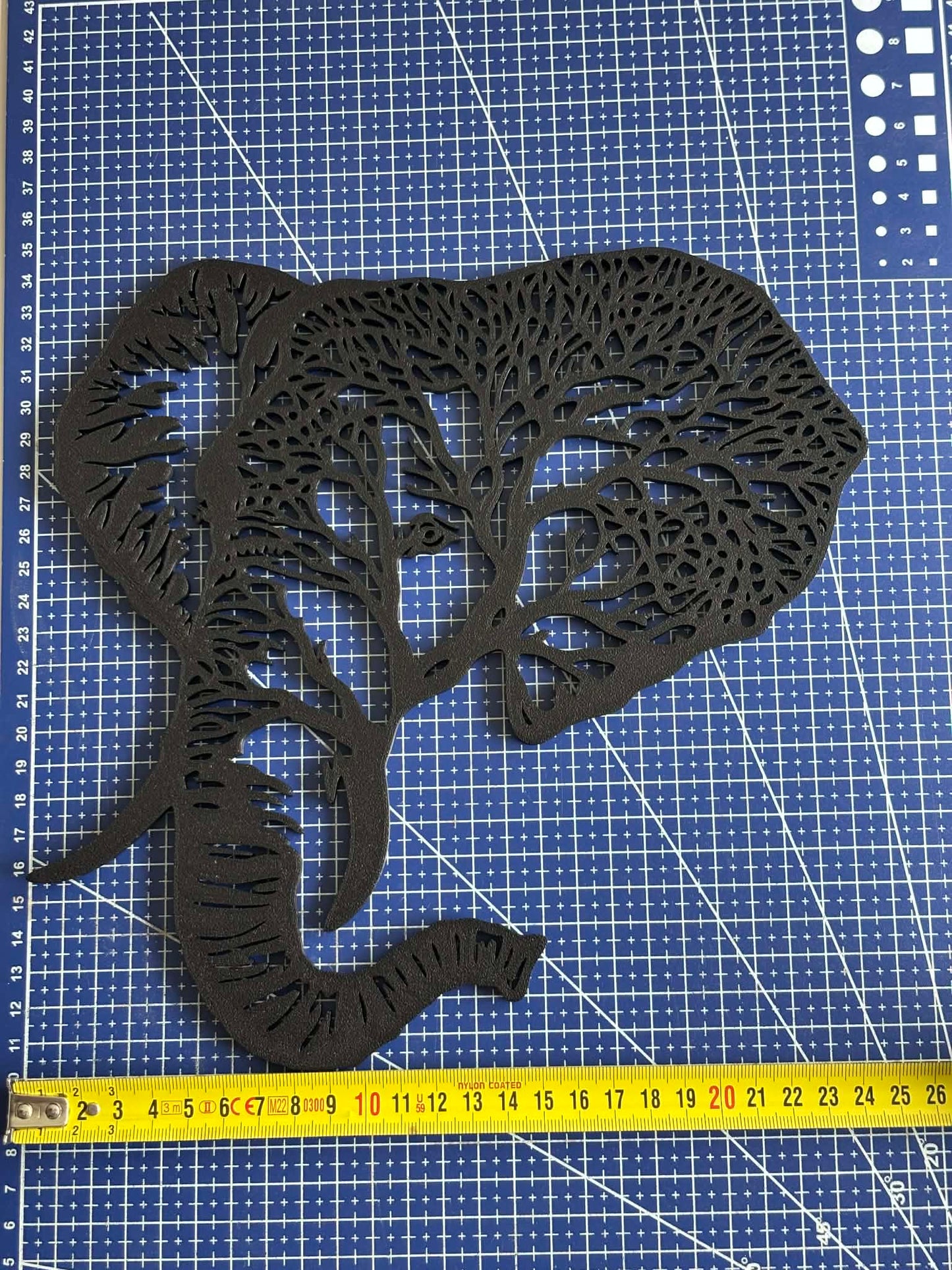 Décoration murale tête éléphant droit imprimée en 3D